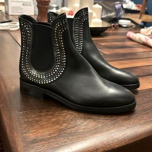 New, never worn Alaia bootes size 35